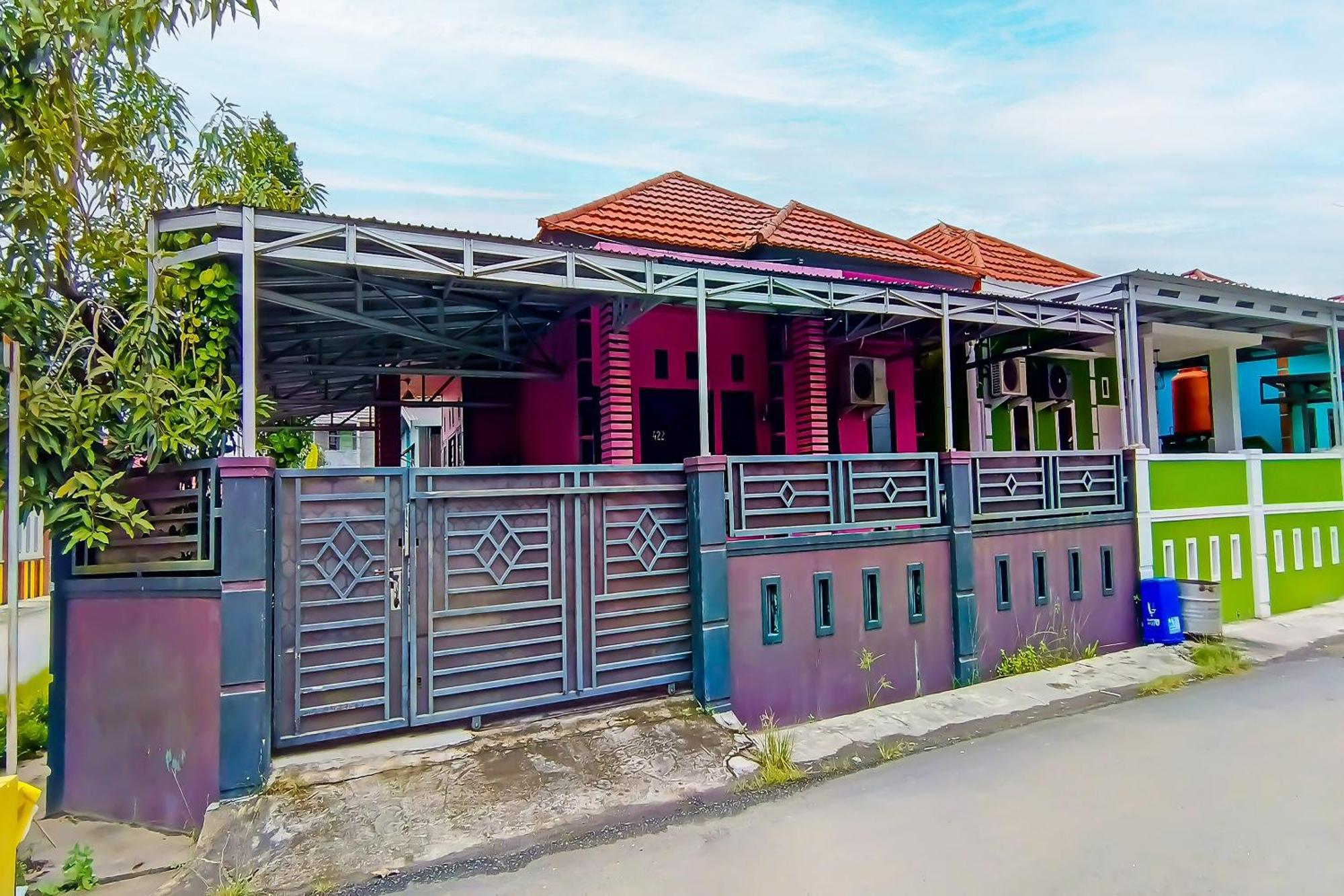 Hotel Spot On 92466 Adam Kost Syariahnearwisata Jembatan Barito à Banjarmasin  Extérieur photo